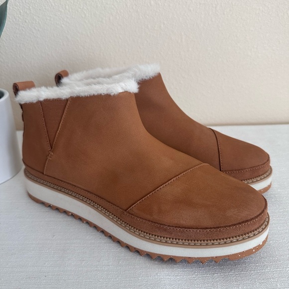 TOMS Tan Suede Leather Faux Fur Lining Cozy Ankle Booties Women’s 9 - Picture 6 of 11